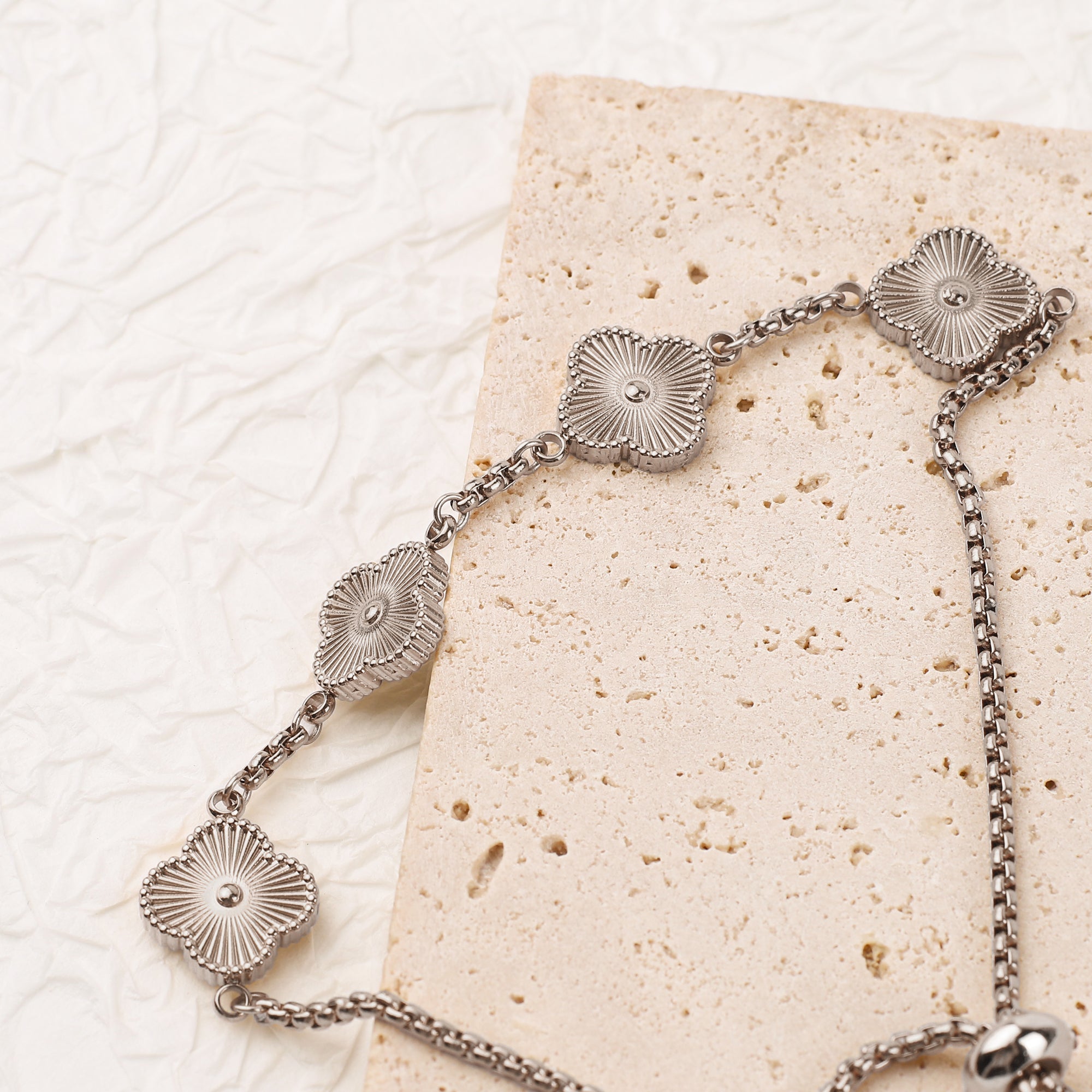 Bracciale personalizzato con nome a trifoglio