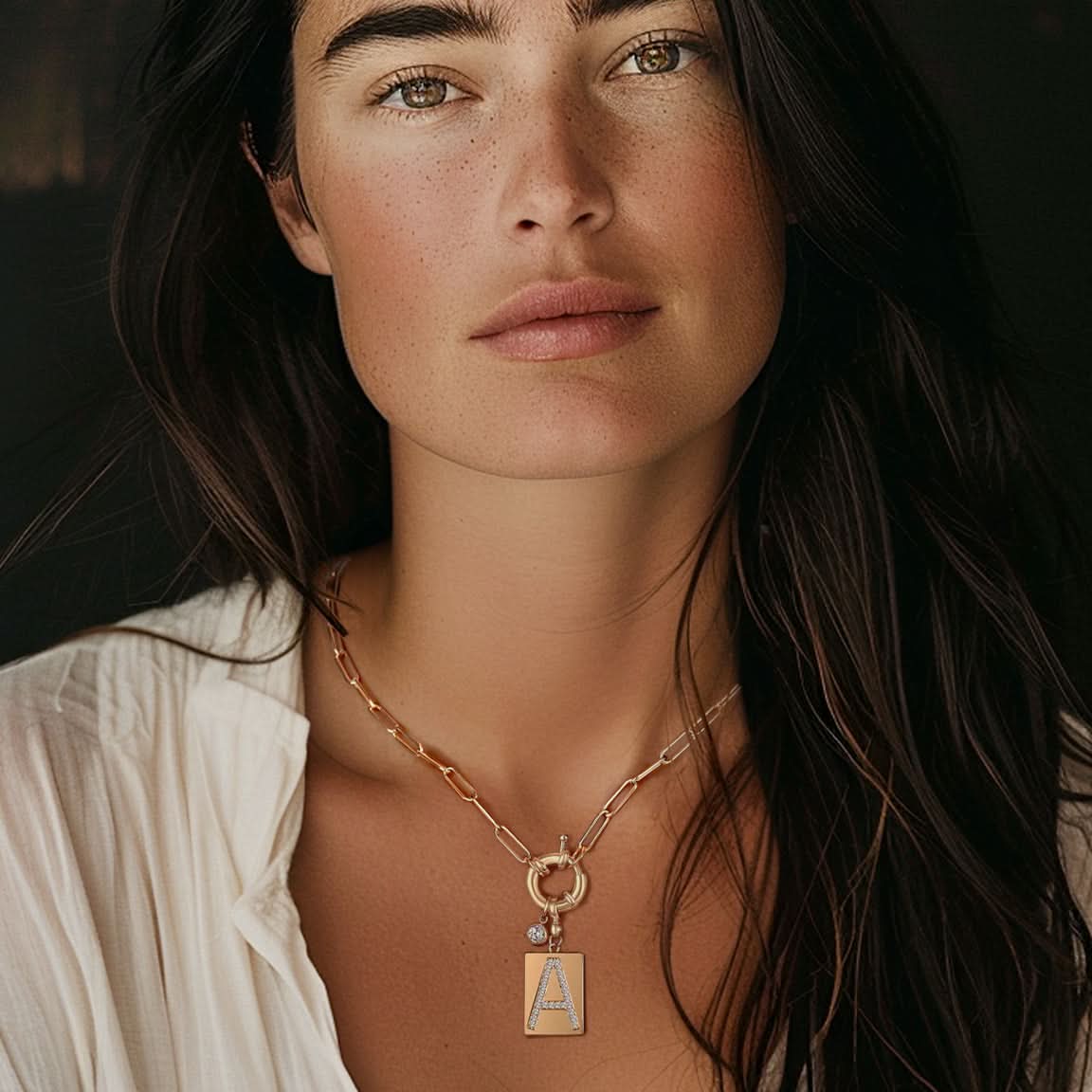 Collana con ciondolo iniziale e catena a graffetta