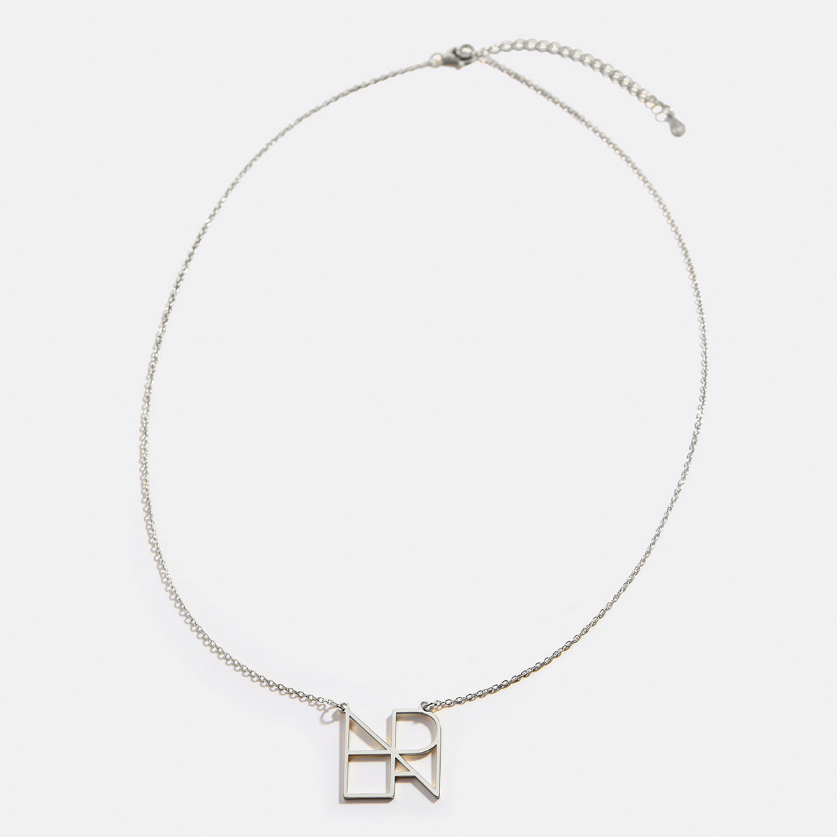 Collana con nome monogramma minimalista