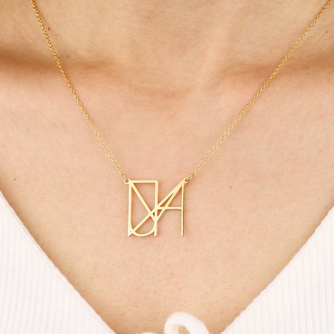 Collana con nome monogramma minimalista