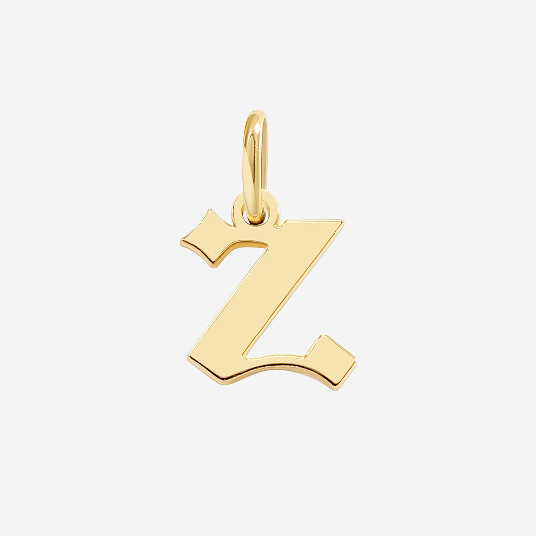 Charm con lettera in stile Old English