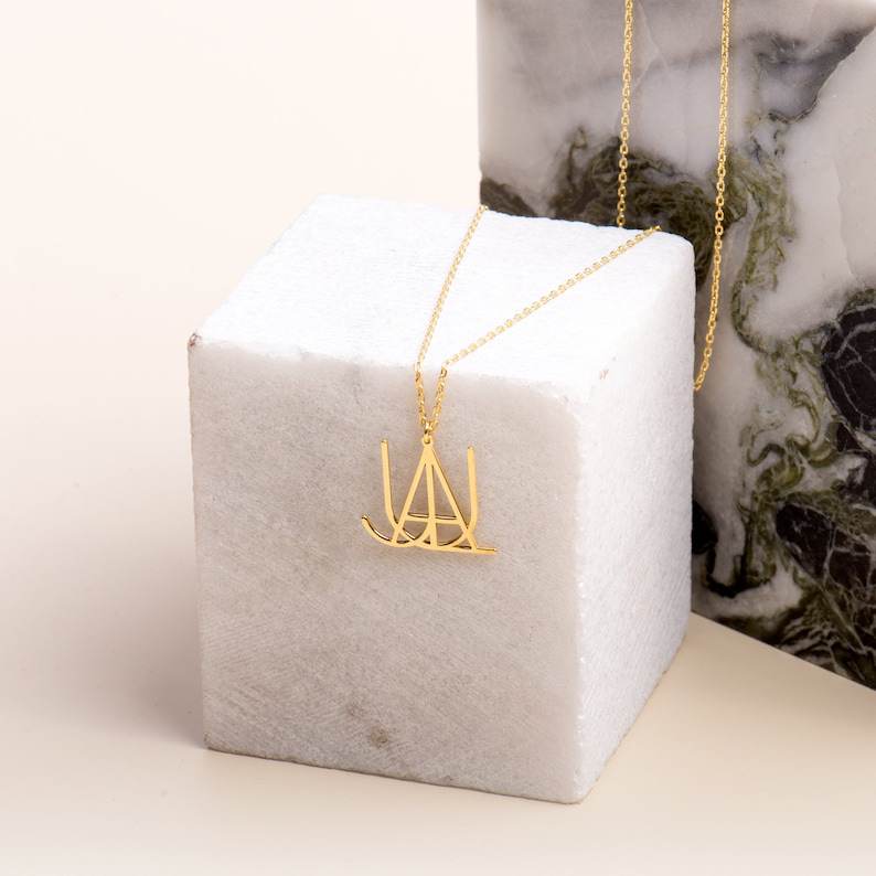 Collana con nome monogramma minimalista