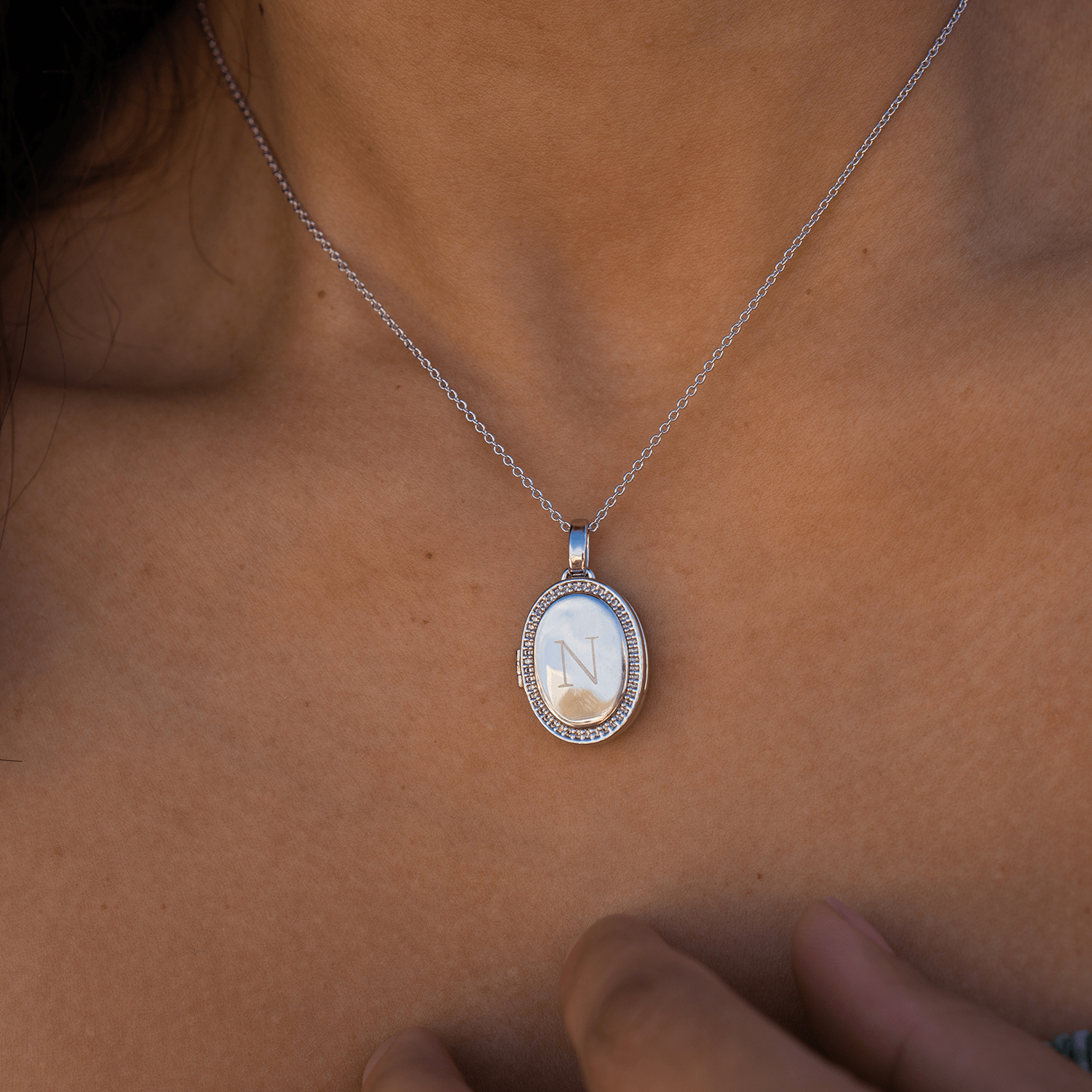 Collana con medaglione ovale personalizzato