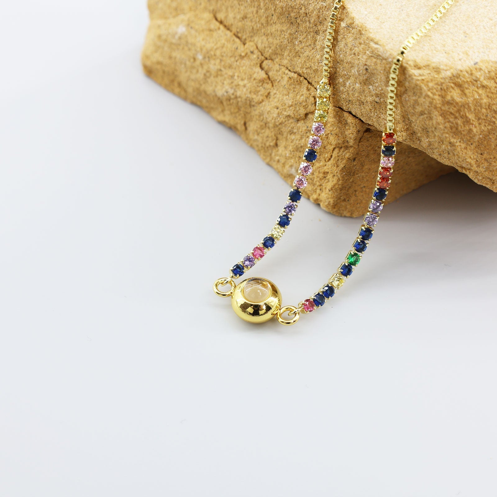 Bracciale con proiezione di zirconi colorati