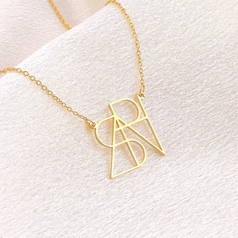 Collana con nome monogramma minimalista