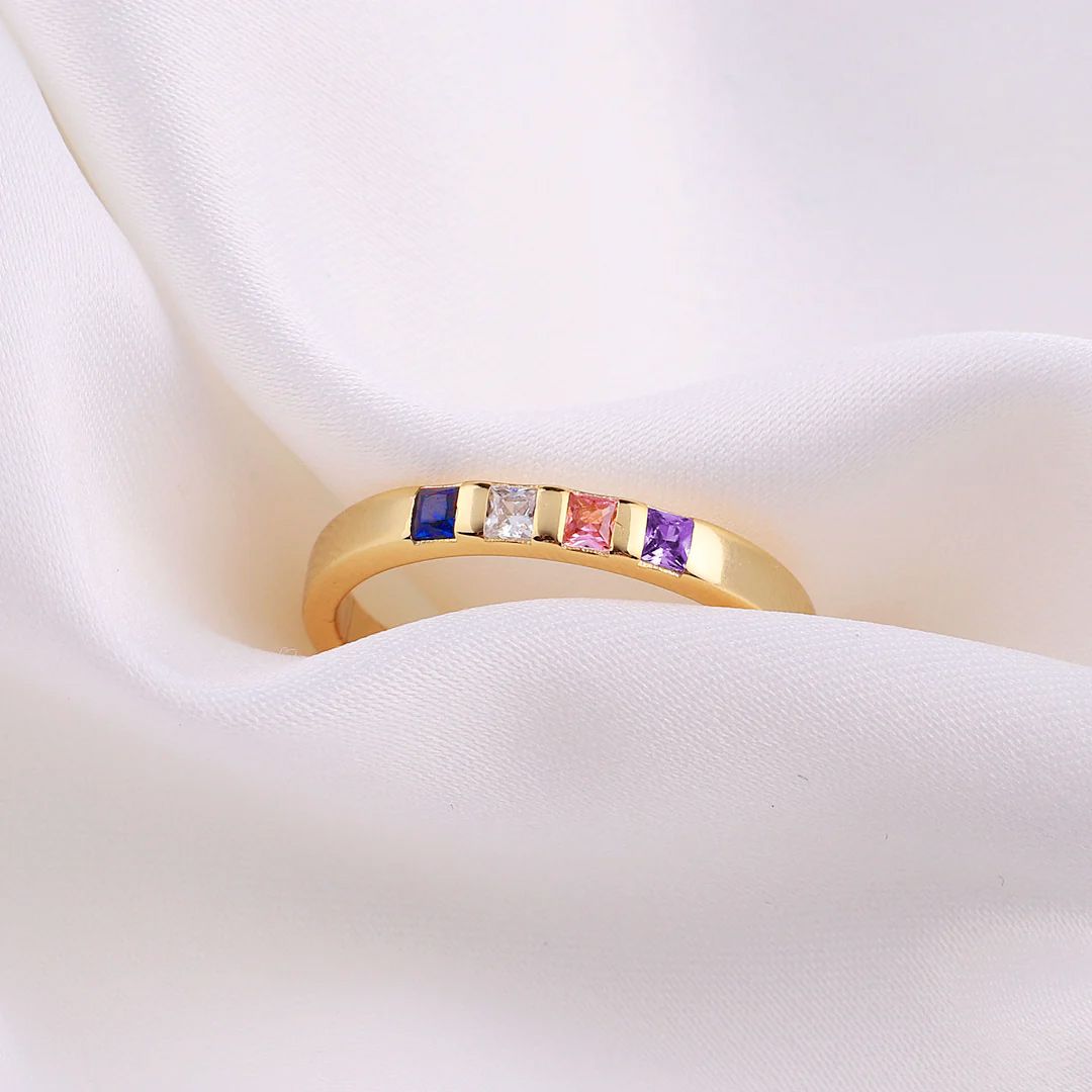 Anello con pietra portafortuna taglio principessa