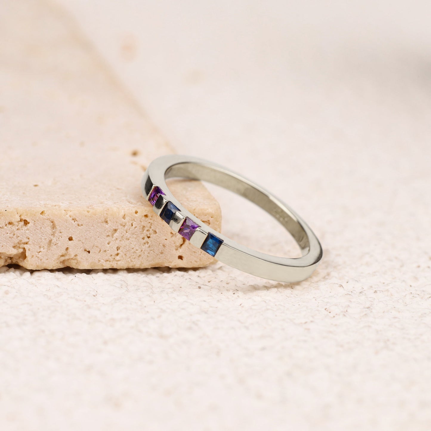 Anello con pietra portafortuna taglio principessa