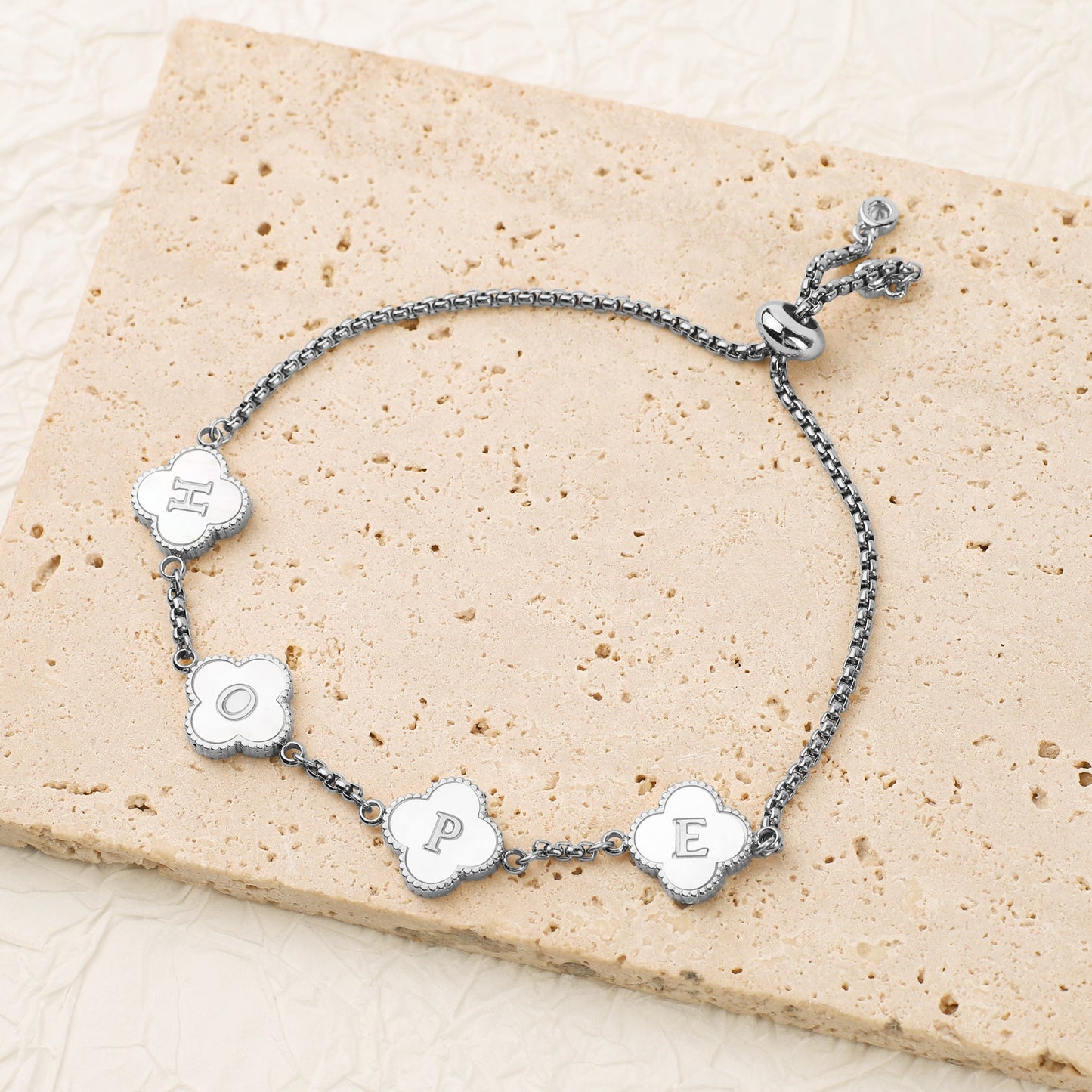 Bracciale con nome personalizzato a quadrifoglio