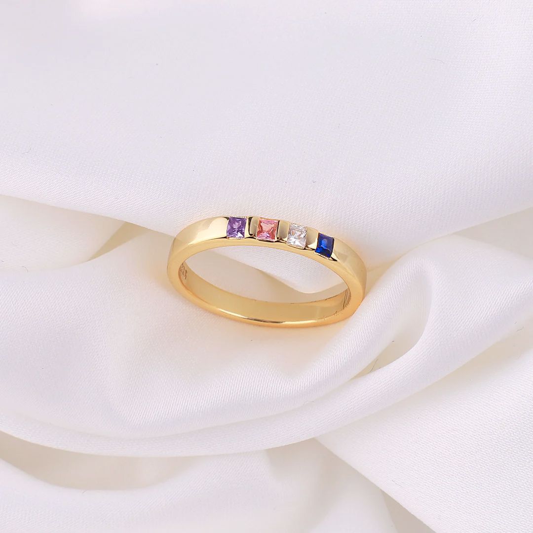 Anello con pietra portafortuna taglio principessa