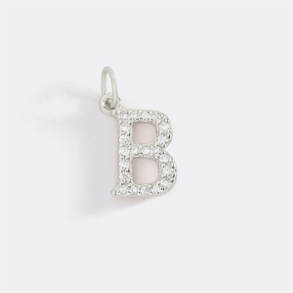 Charm con iniziale pavé delicato
