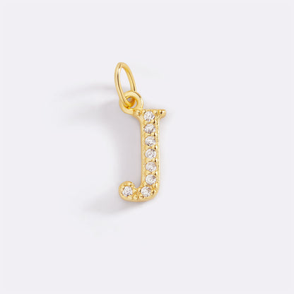 Charm con iniziale pavé delicato