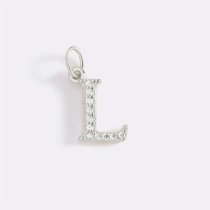 Charm con iniziale pavé delicato