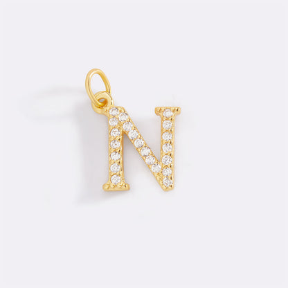 Charm con iniziale pavé delicato