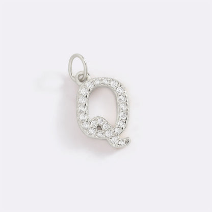 Charm con iniziale pavé delicato