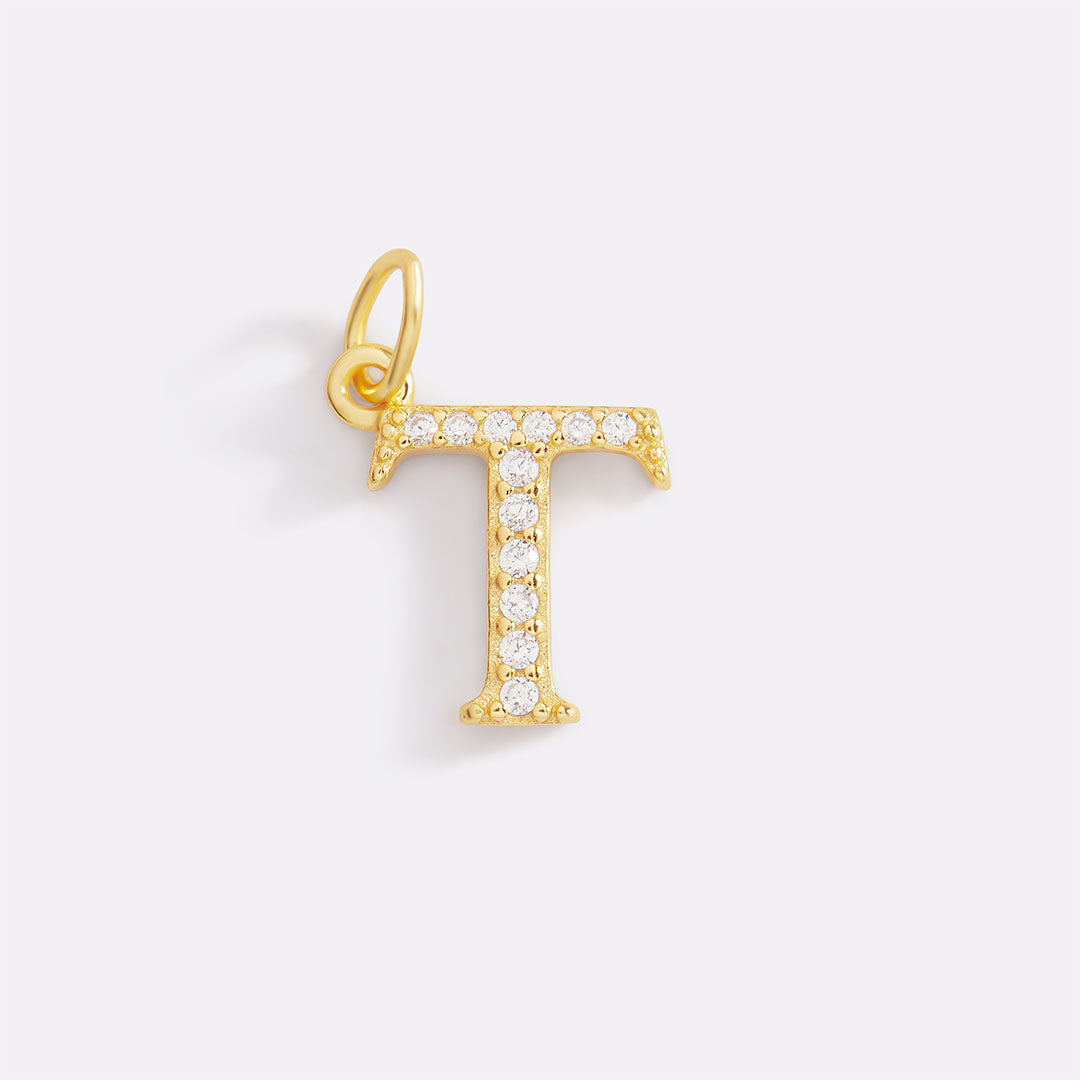 Charm con iniziale pavé delicato