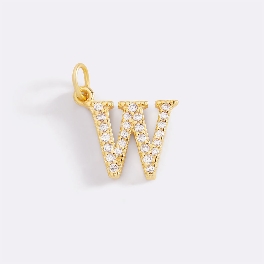 Charm con iniziale pavé delicato