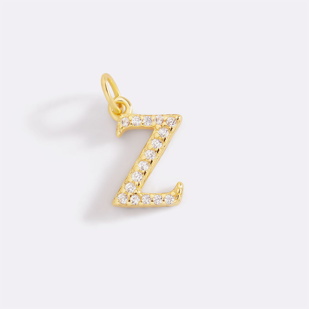 Charm con iniziale pavé delicato