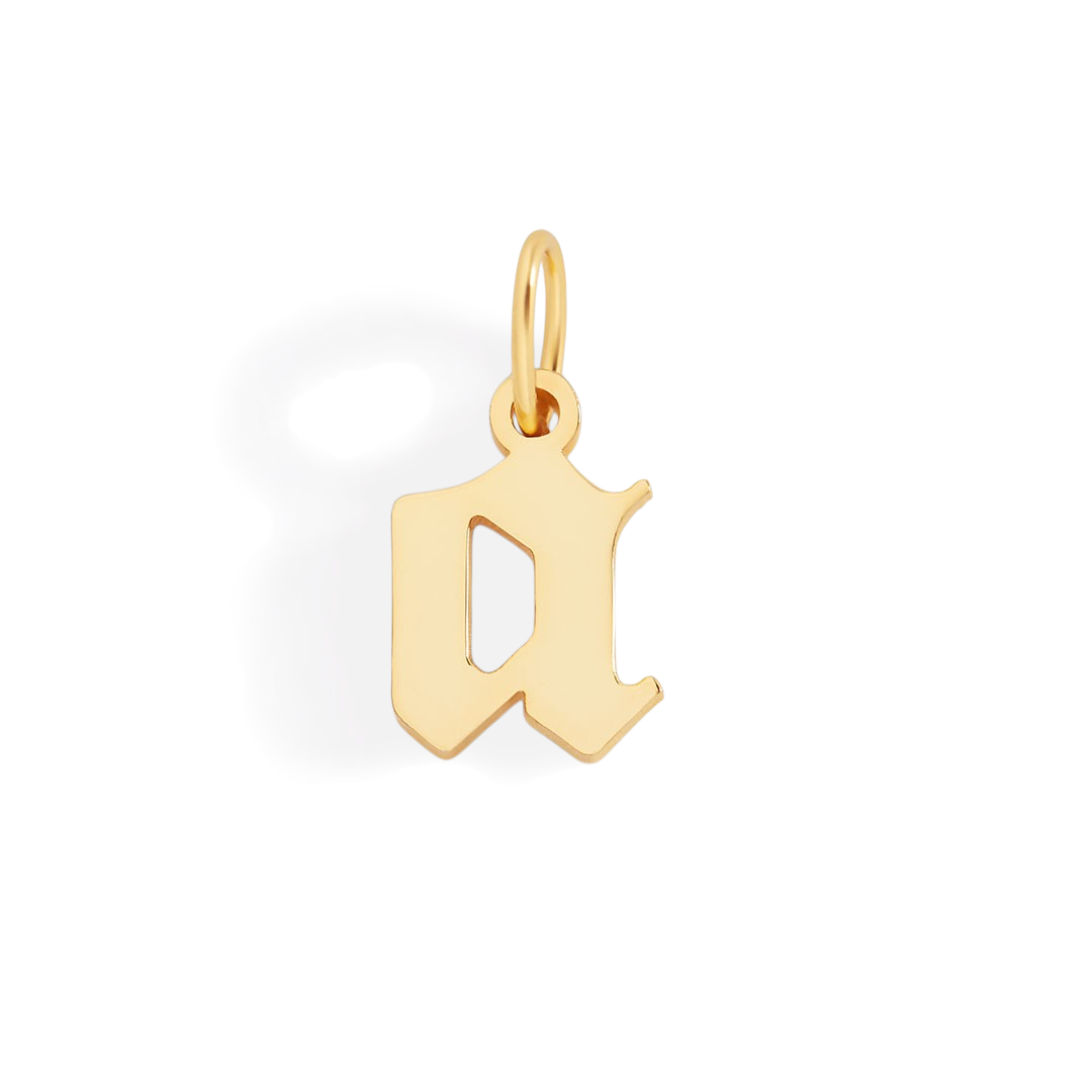 Charm con lettera in stile Old English