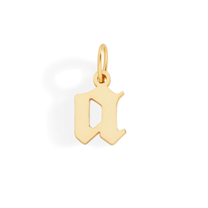 Charm con lettera in stile Old English