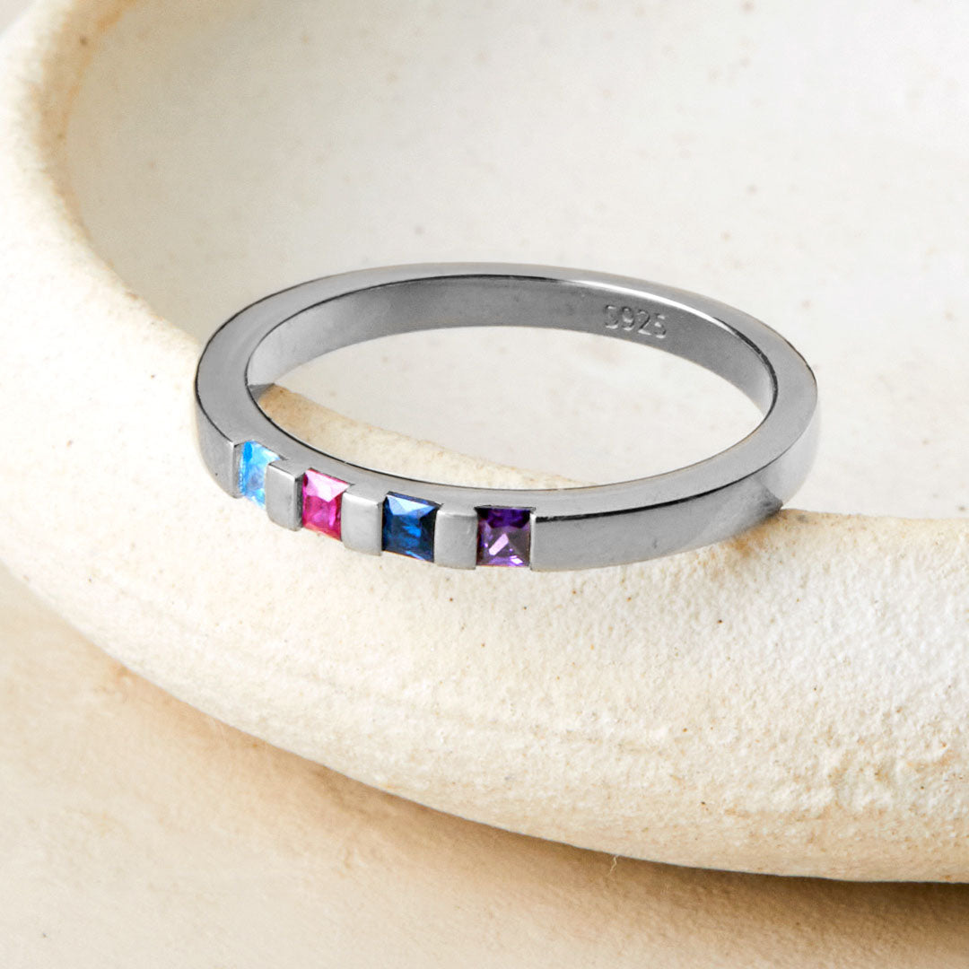 Anello con pietra portafortuna taglio principessa