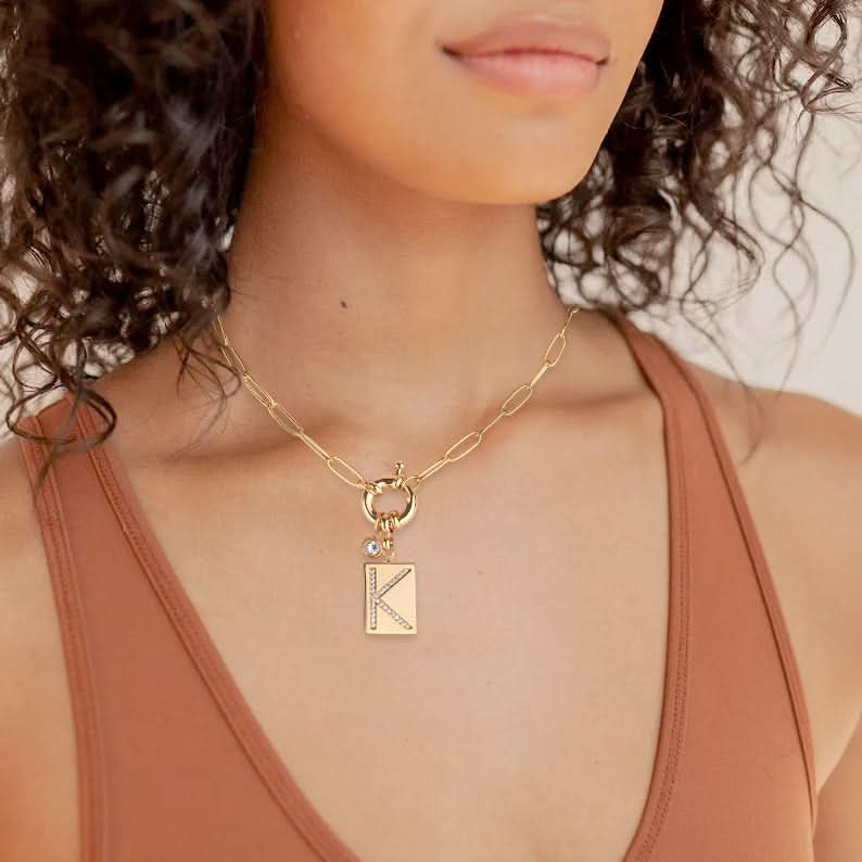 Collana con ciondolo iniziale e catena a graffetta