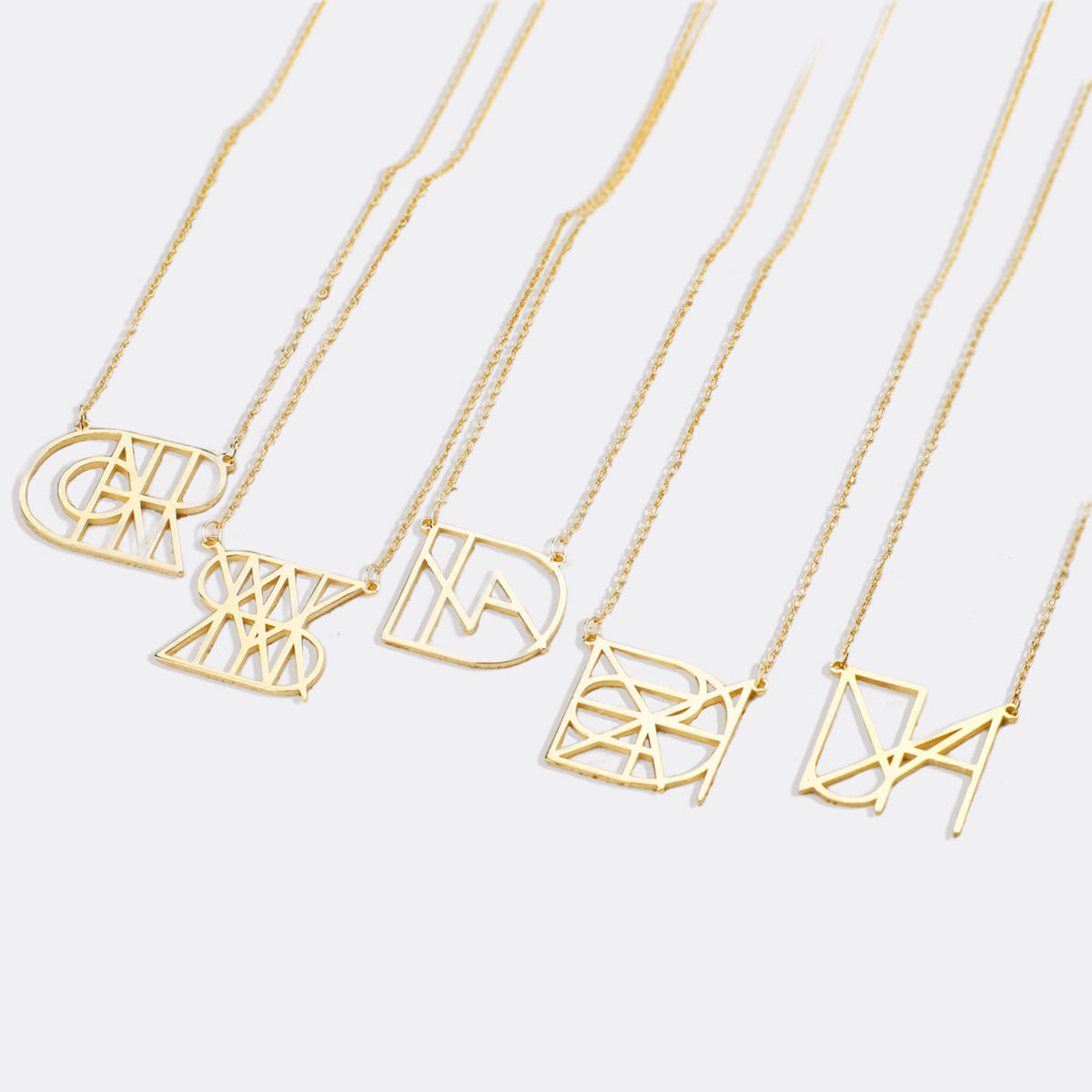 Collana con nome monogramma minimalista