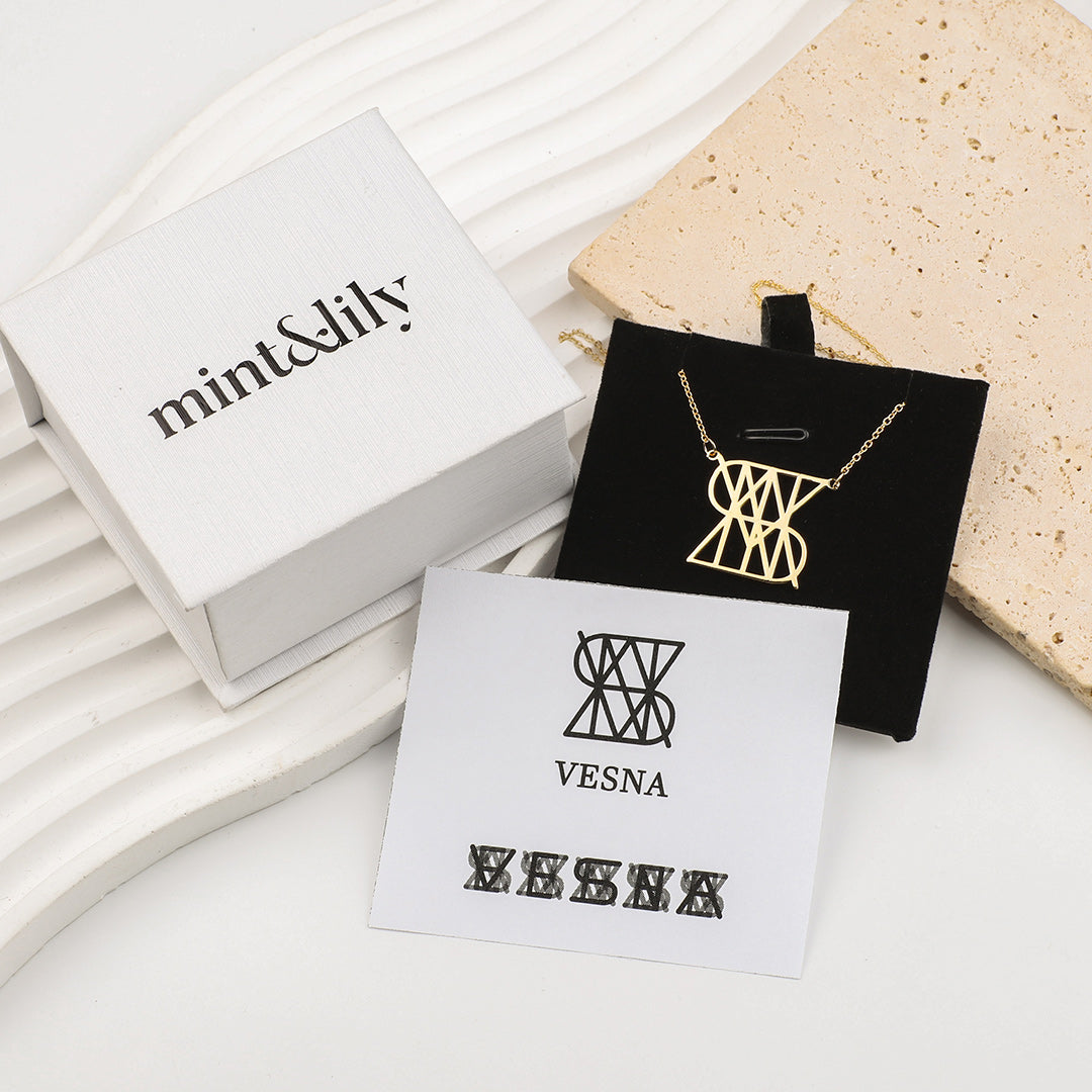 Collana con nome monogramma minimalista