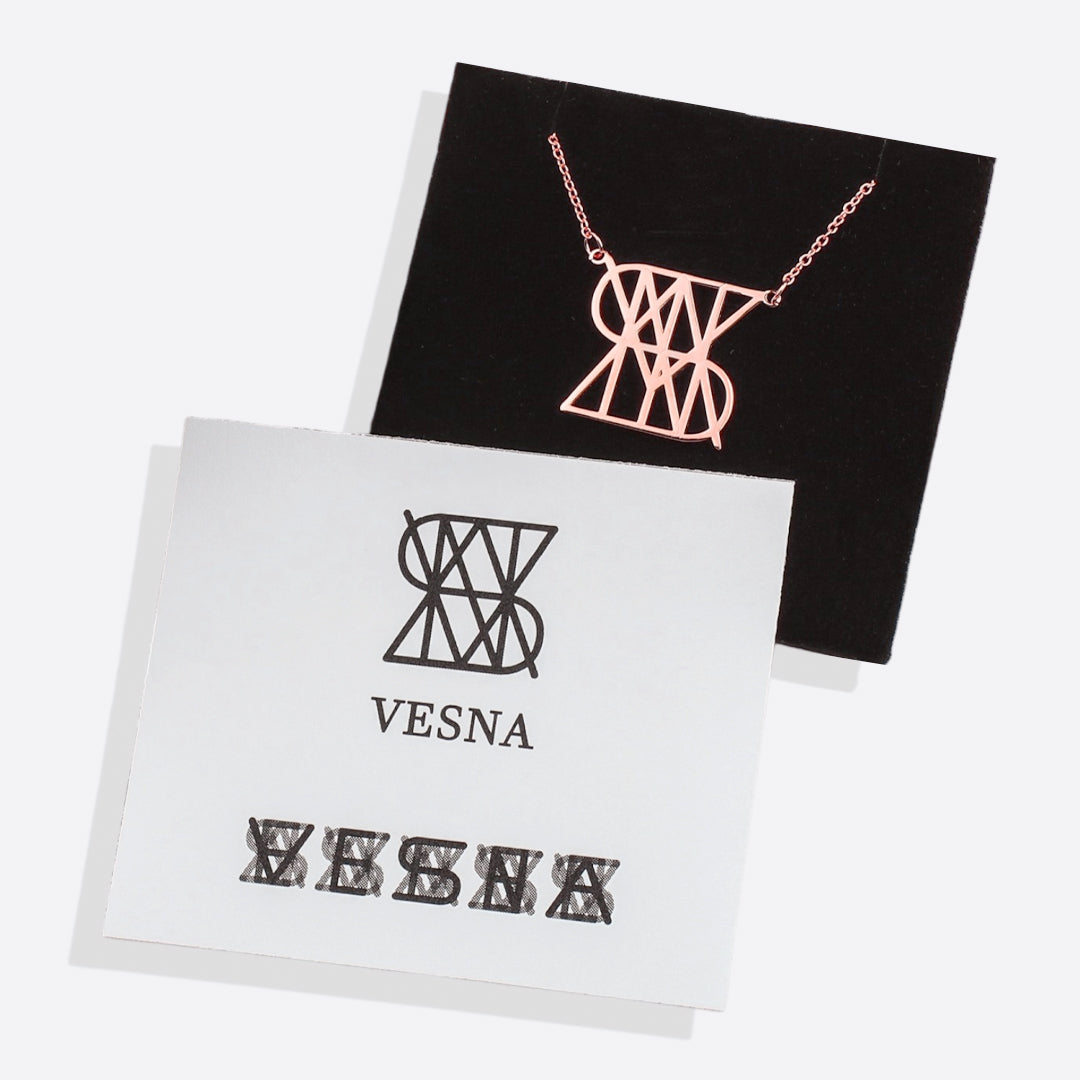 Collana con nome monogramma minimalista