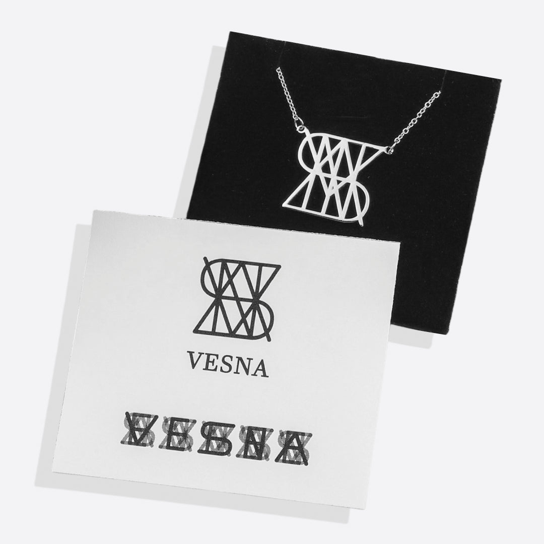 Collana con nome monogramma minimalista