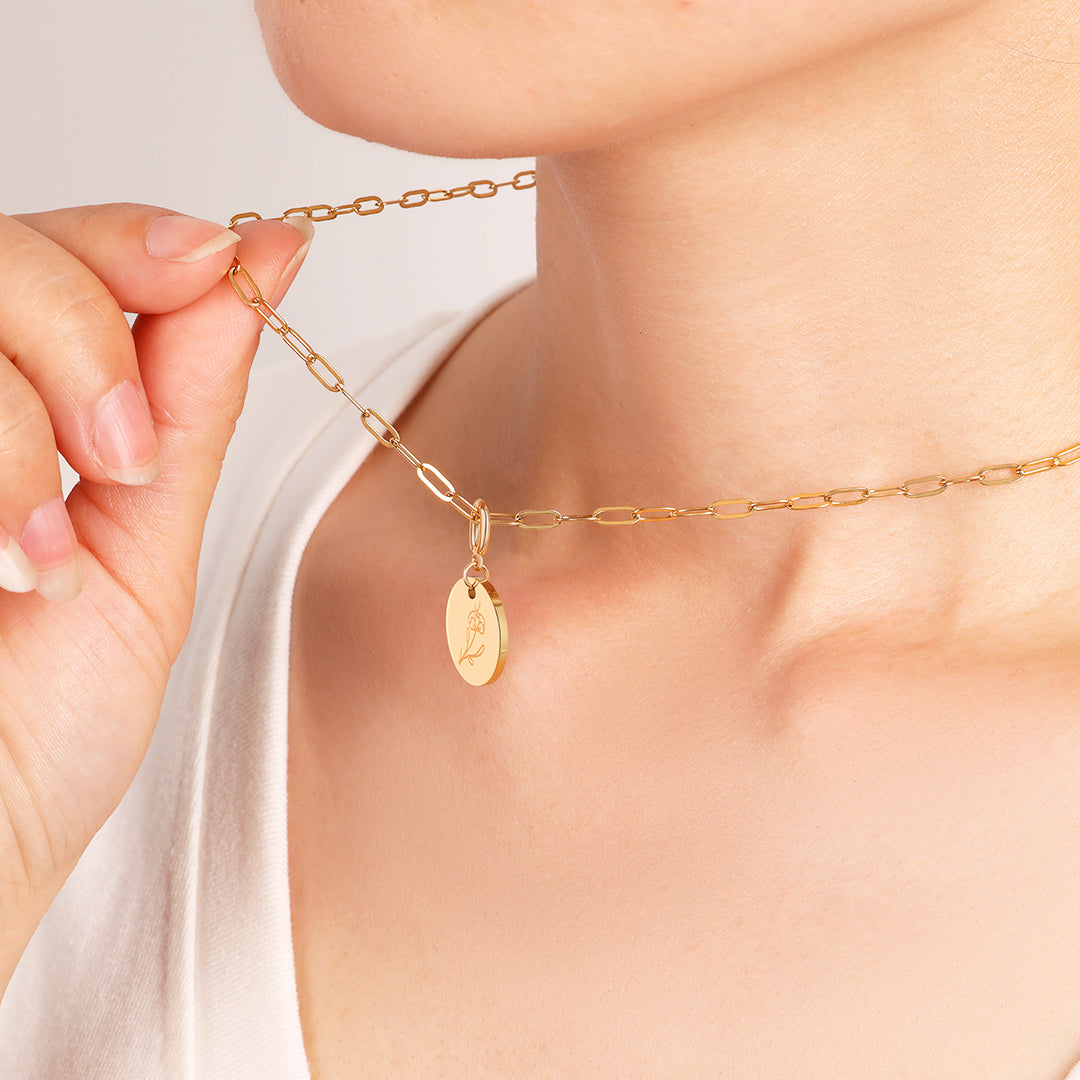 Charm a disco inciso con fiore di nascita