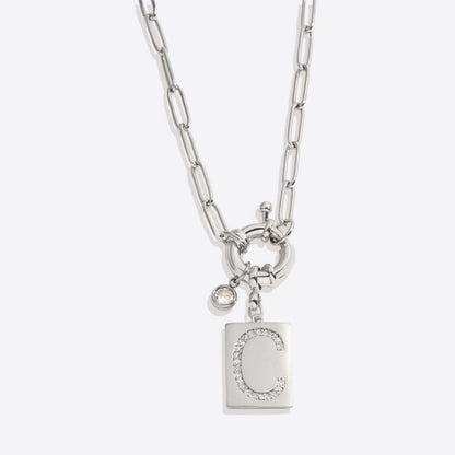 Collana con ciondolo iniziale Pave e catena a graffetta