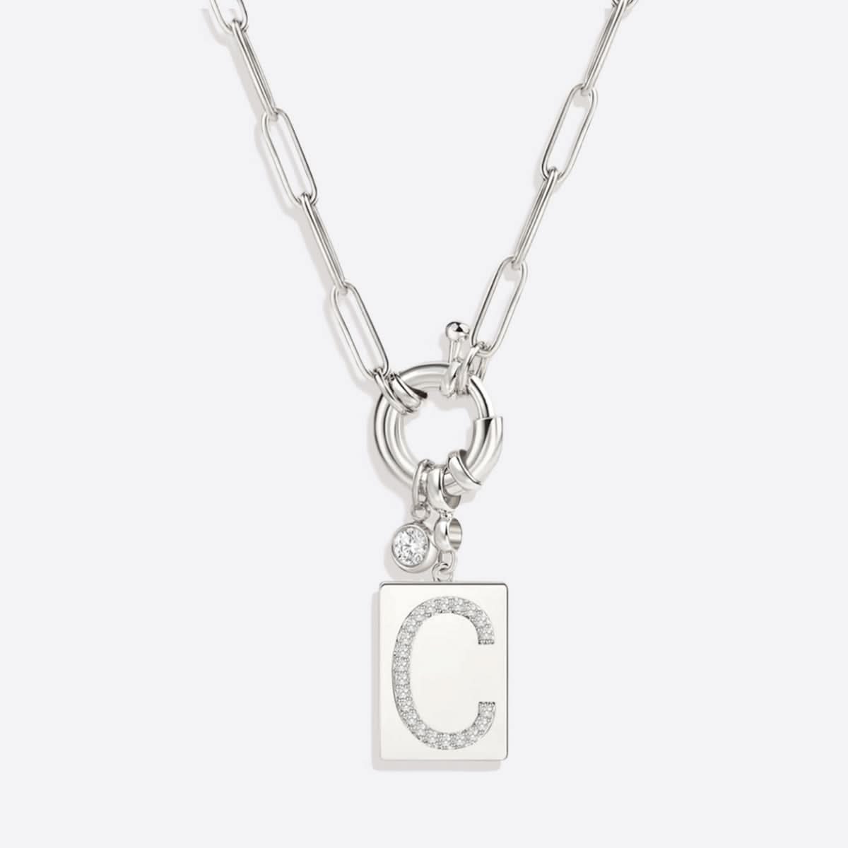 Collana con ciondolo iniziale Pave e catena a graffetta