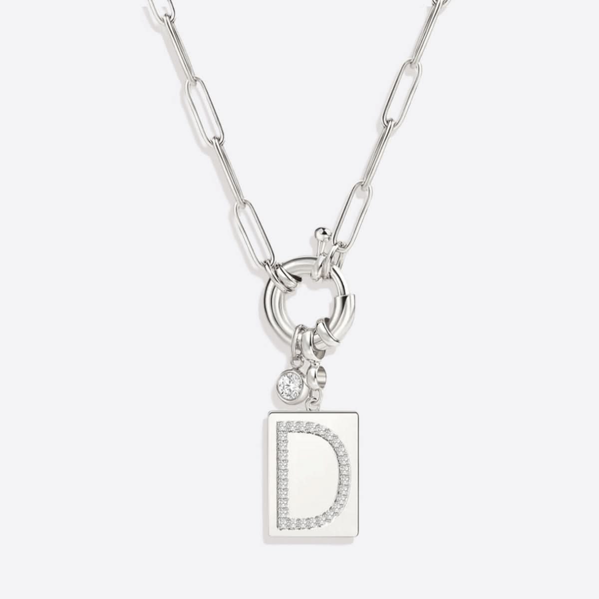 Collana con ciondolo iniziale Pave e catena a graffetta