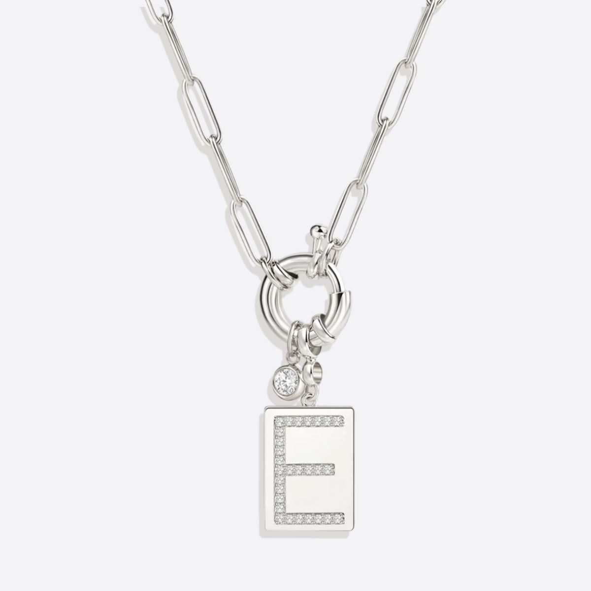 Collana con ciondolo iniziale Pave e catena a graffetta