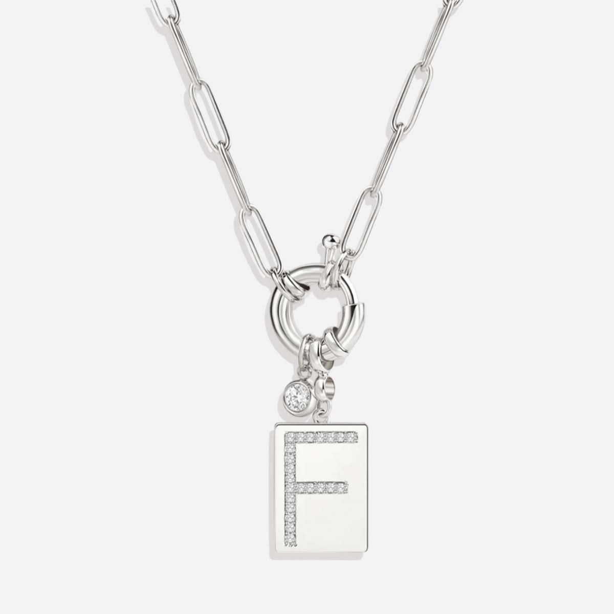 Collana con ciondolo iniziale Pave e catena a graffetta