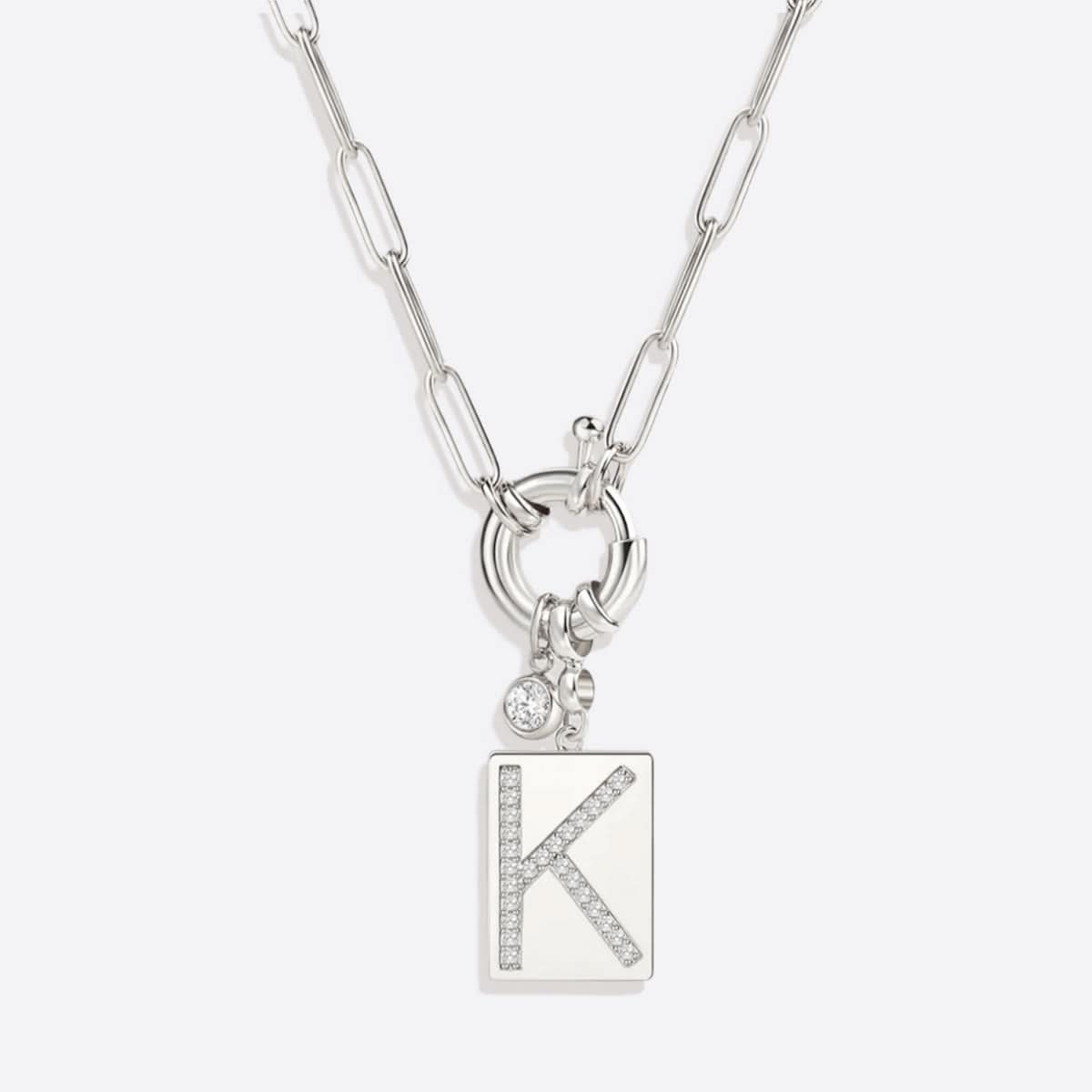 Collana con ciondolo iniziale Pave e catena a graffetta
