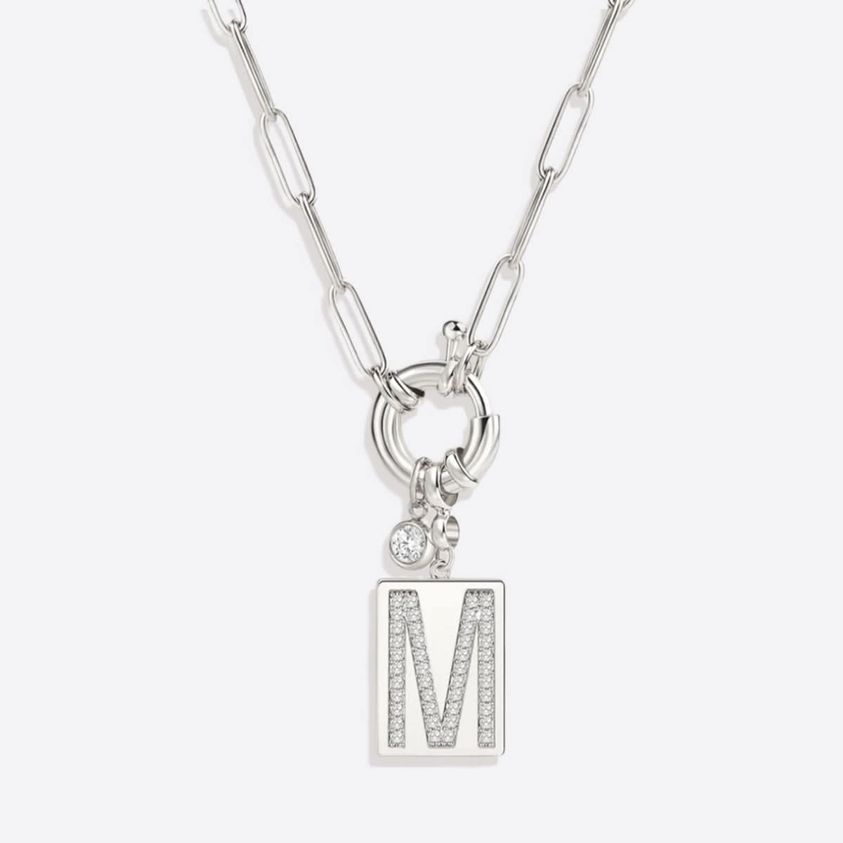 Collana con ciondolo iniziale Pave e catena a graffetta