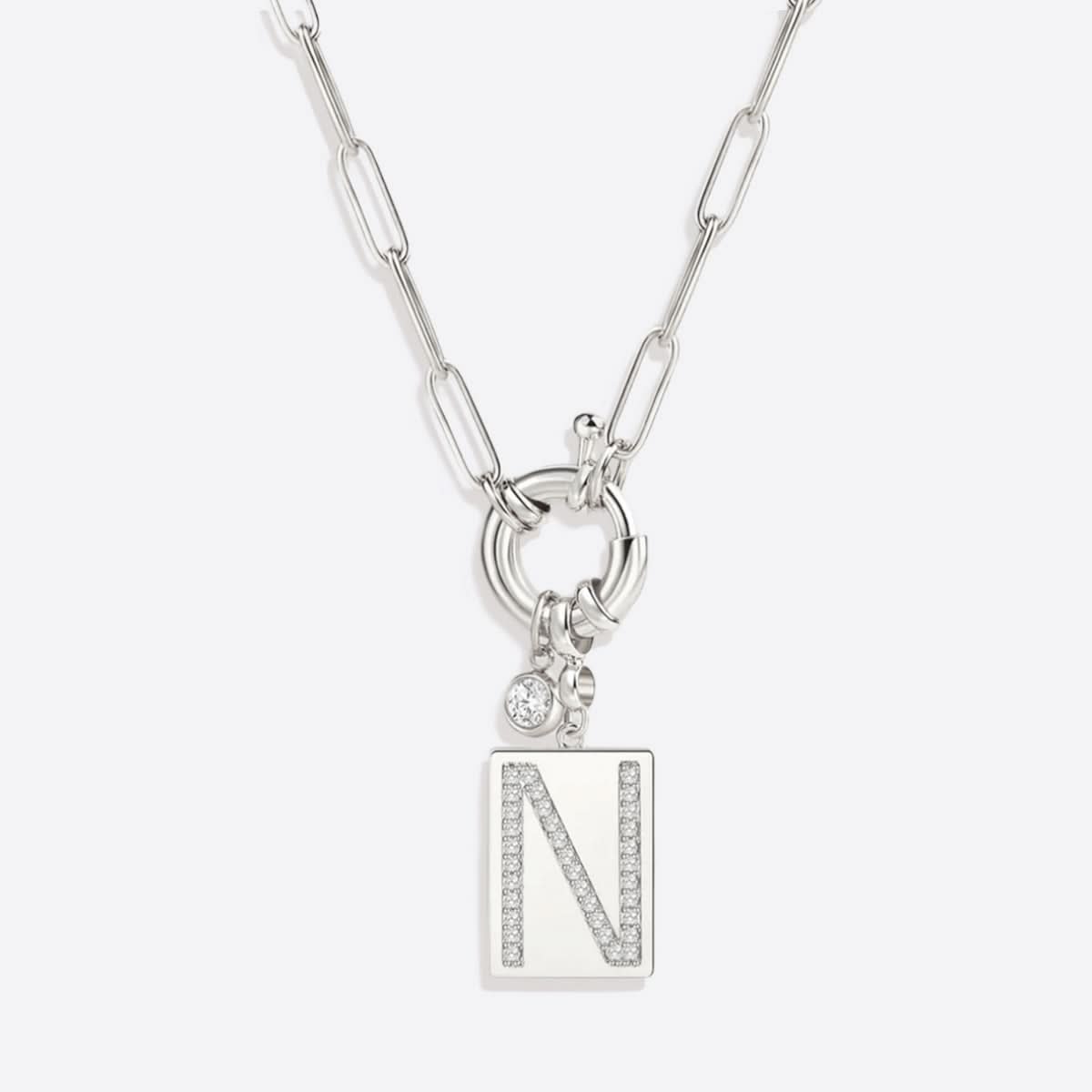 Collana con ciondolo iniziale Pave e catena a graffetta