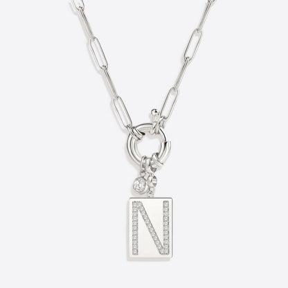 Collana con ciondolo iniziale Pave e catena a graffetta
