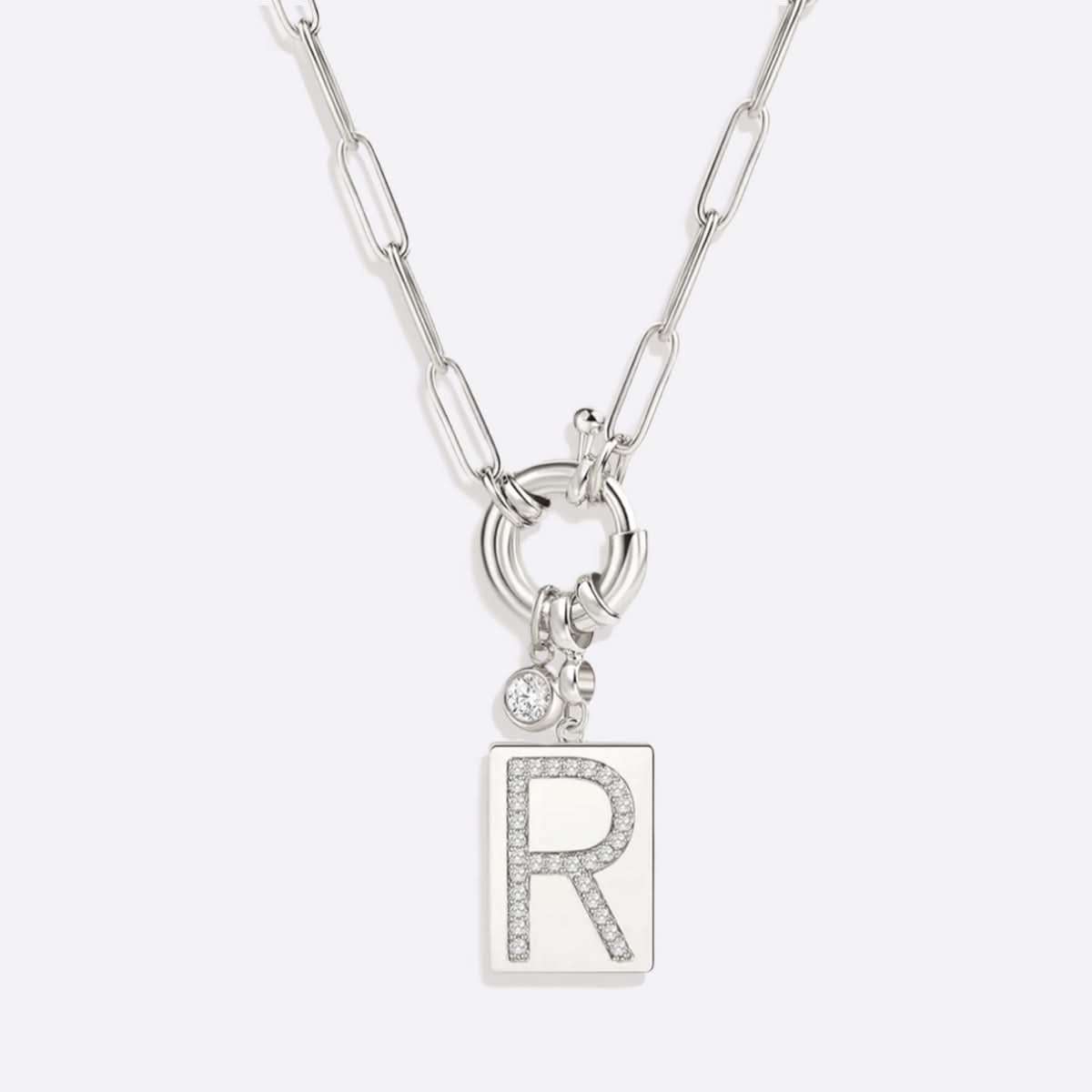 Collana con ciondolo iniziale Pave e catena a graffetta