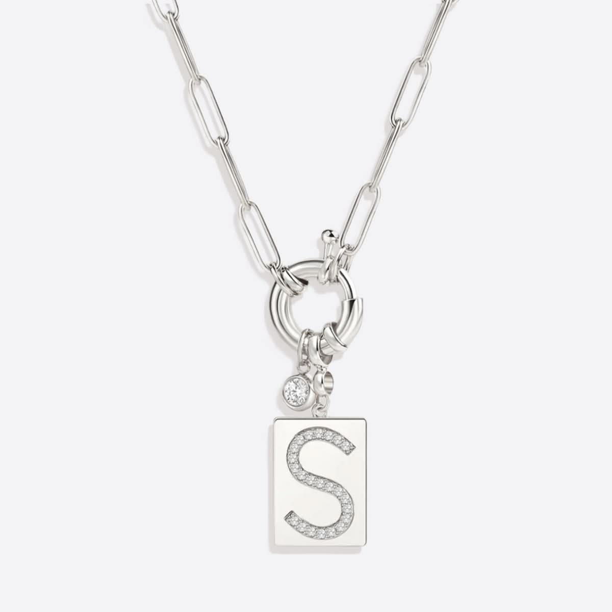 Collana con ciondolo iniziale Pave e catena a graffetta