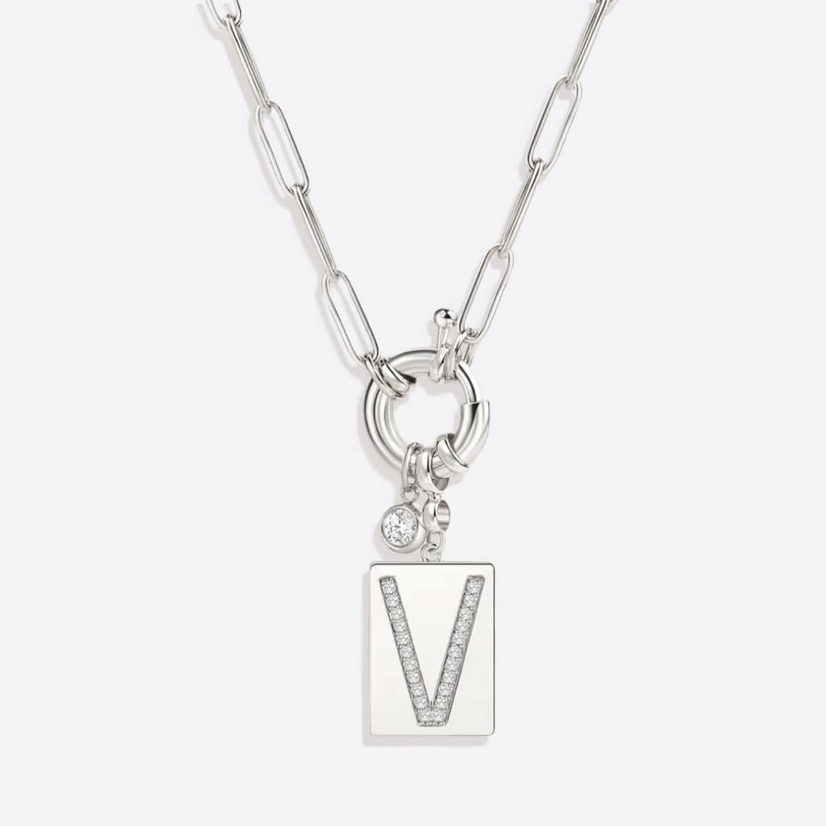 Collana con ciondolo iniziale Pave e catena a graffetta