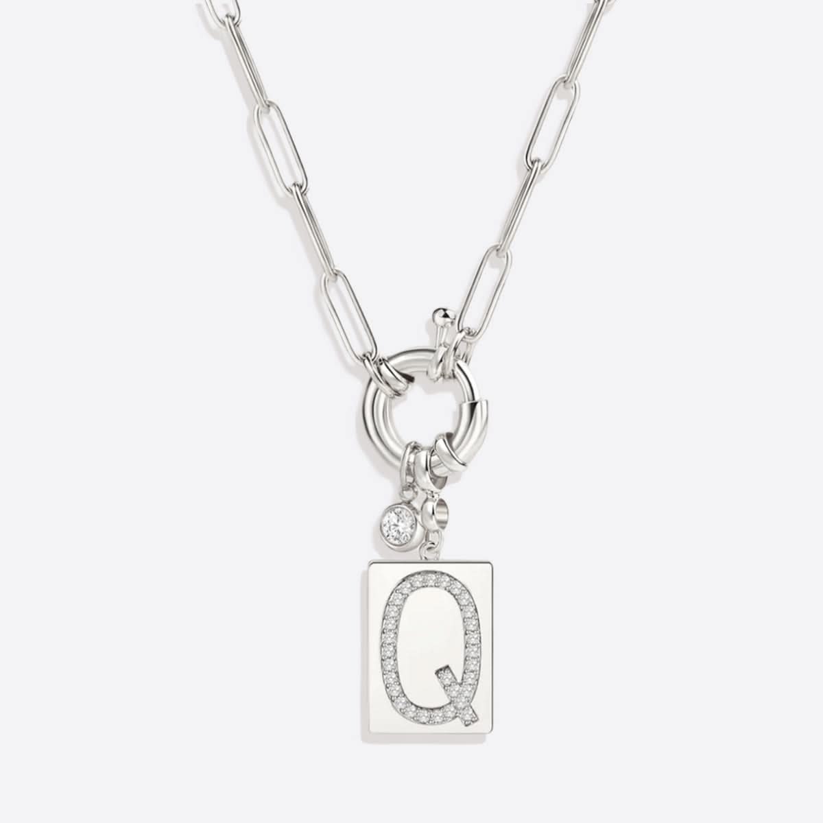 Collana con ciondolo iniziale Pave e catena a graffetta