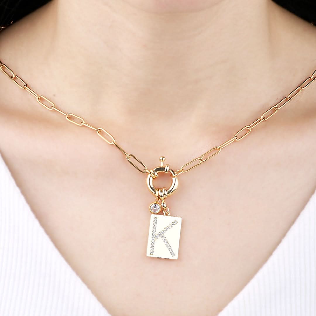Collana con ciondolo iniziale e catena a graffetta