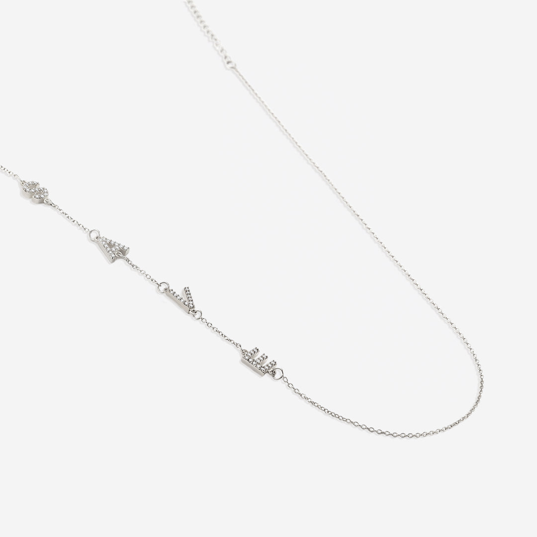 Collana con le iniziali pavé