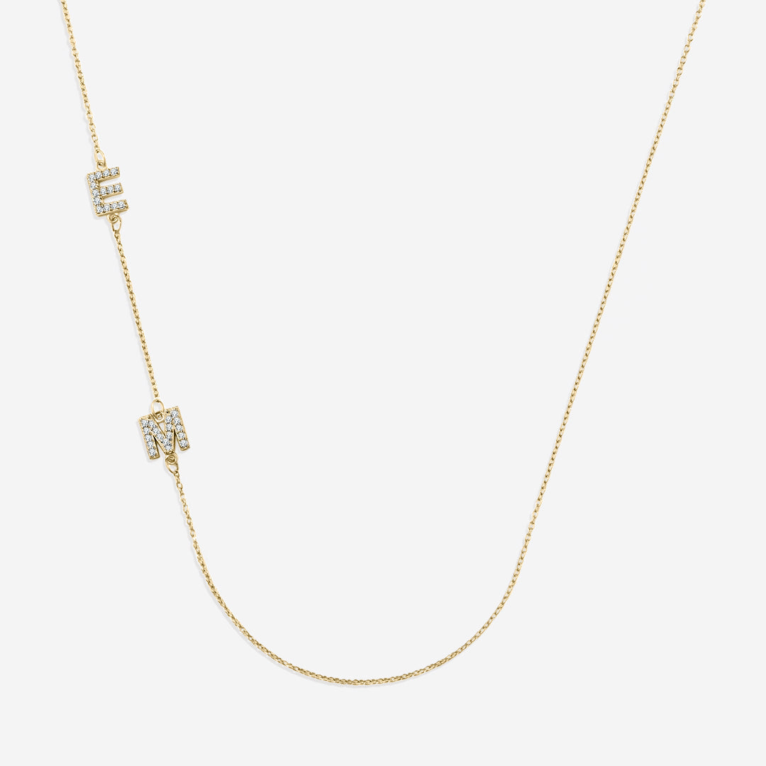 Collana con le iniziali pavé