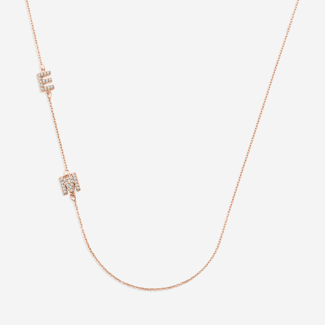 Collana con le iniziali pavé