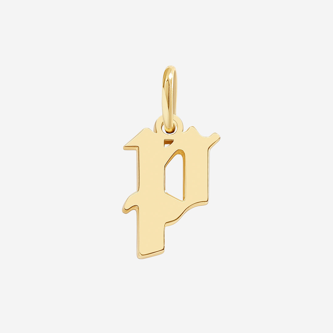 Charm con lettera in stile Old English