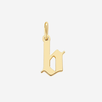 Charm con lettera in stile Old English
