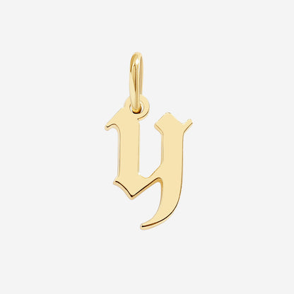 Charm con lettera in stile Old English